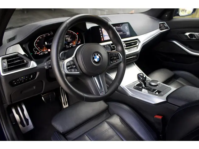 BMW 3 Serie 330i High Executive Edition 2019 Benzine 2
