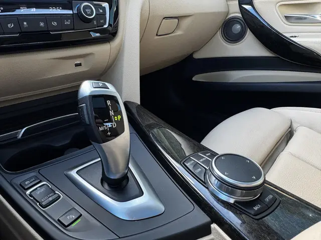 BMW 3 Serie 320i xDrive High Executive 2020 Benzine 14