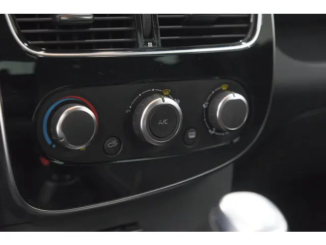 Renault Clio TCe 90 Limited 2018 Benzine 40