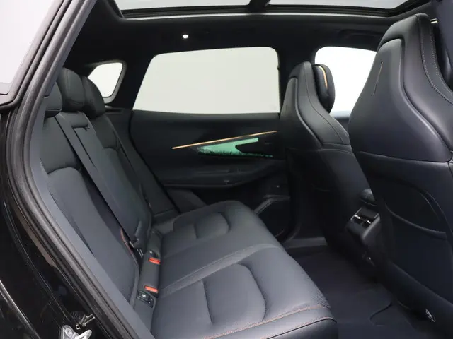 Lynk & Co 08 1.5 More 2026 Hybride Benzine 10