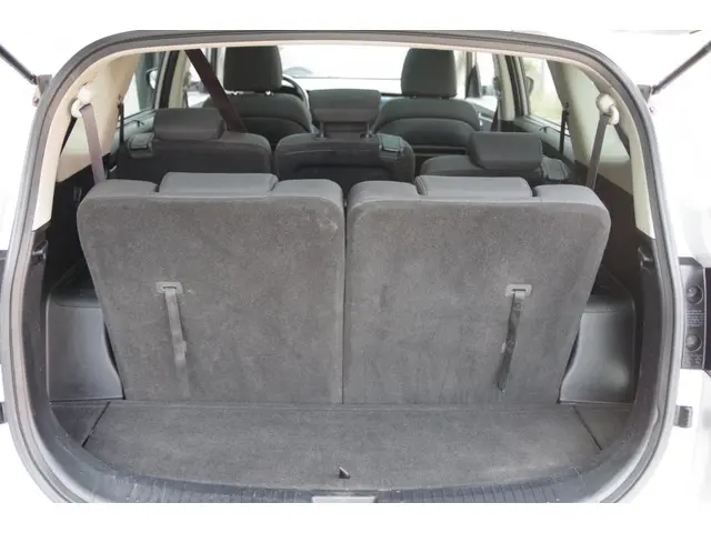 Kia Carens 1.6 GDi Business Pack 2013 Benzine 17