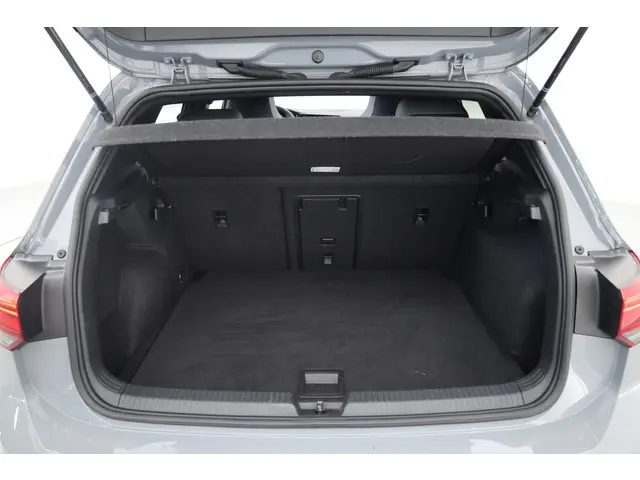 Volkswagen Golf 1.5 eTSI R-Line 2022 Benzine 33