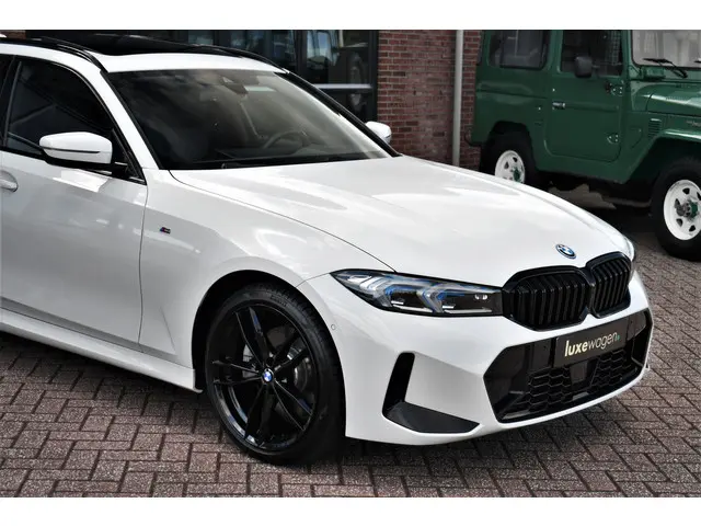 BMW 3 Serie Touring 330e M-Sport 2023 Hybride Benzine 63