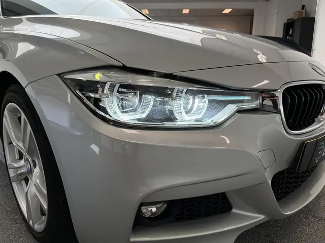 BMW 3 Serie Touring 320i M-sport 2017 Benzine 25