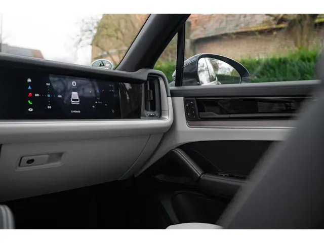 Porsche Cayenne S E-Hybrid 2024 Hybride Benzine 22