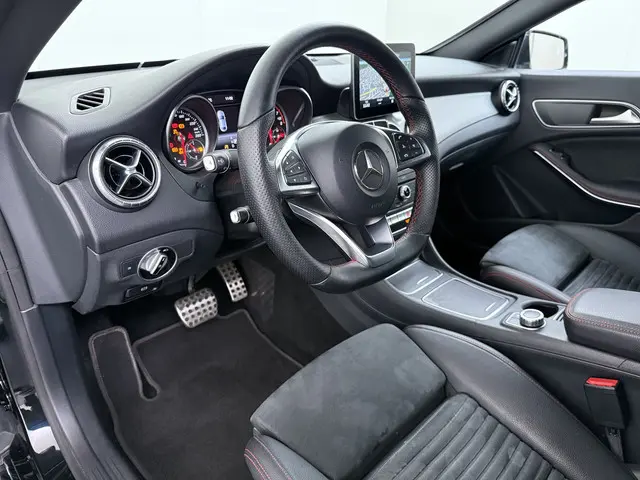 Mercedes-Benz CLA 180 AMG line 2016 Benzine 11