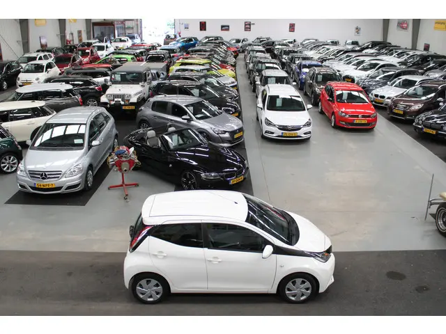 Toyota Aygo 1.0 VVT-i x-play 2017 Benzine 18