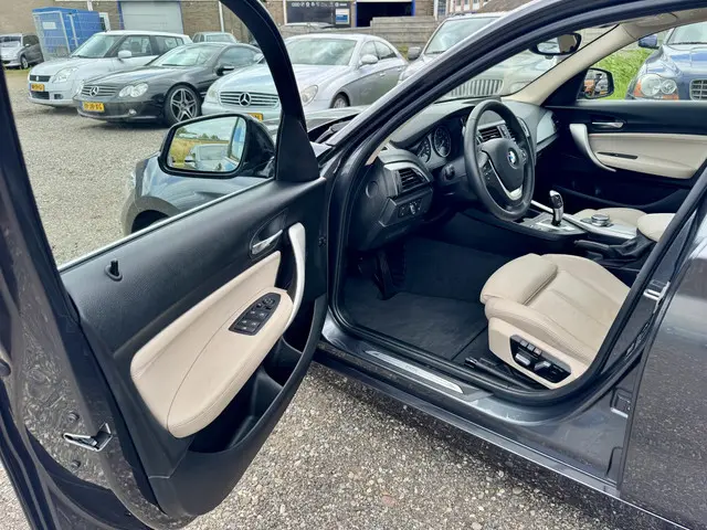BMW 1 Serie 125i High Executive 2017 Benzine 11