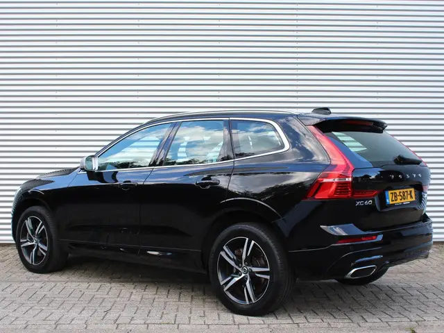 Volvo XC60 2.0 T5 R-Design 2019 Benzine 4