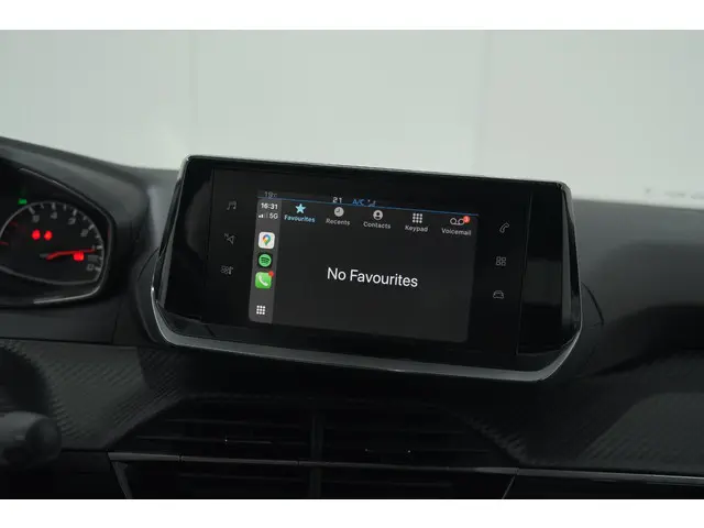 Peugeot 2008 PureTech 130 EAT8 Allure 2023 Benzine 54