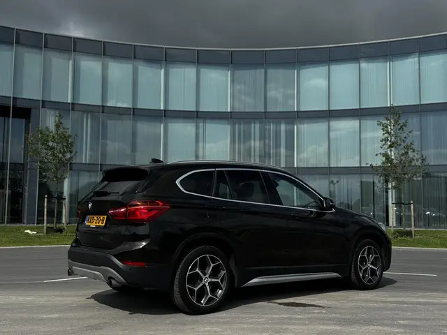 BMW X1 xDrive20i High Executive 2018 Benzine 2