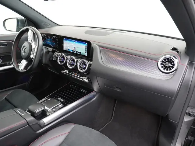 Mercedes-Benz EQA 300 4MATIC AMG Line 2023 Elektrisch 35