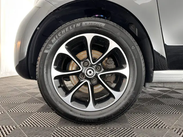 Smart Forfour 1.0 Pure Cool&Audio Pack 2017 Benzine 22