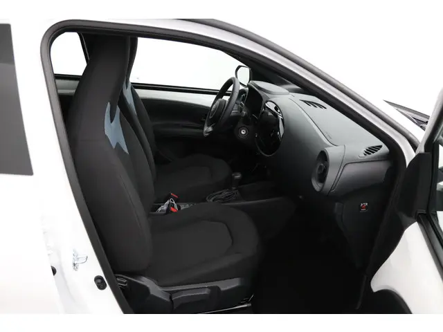 Toyota Aygo X Hybrid 115 play 2026 Hybride Benzine 22