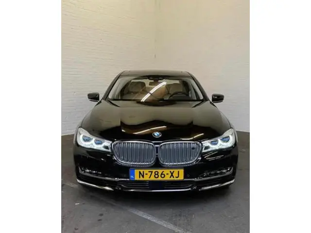 BMW 7 Serie 750Li xDrive High Executive 2017 Benzine 7