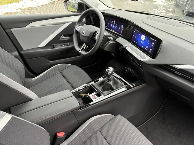 Opel Astra 1.2 Turbo Business Edition 2025 Benzine 42