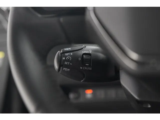 Peugeot 208 PureTech 100 Allure 2024 Benzine 41