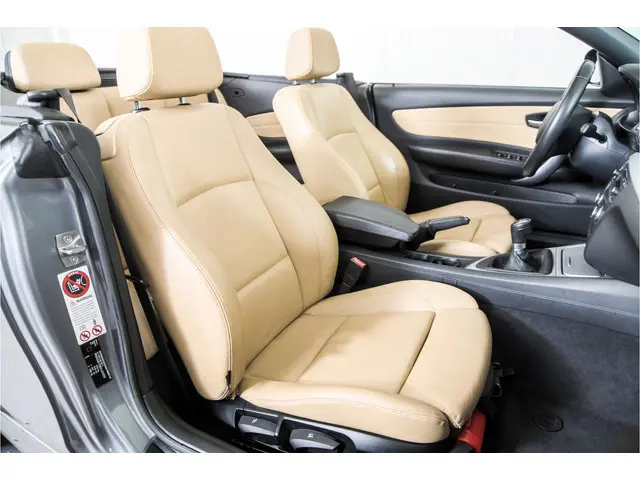 BMW 1 Serie Cabrio 120i High Executive 2012 Benzine 16