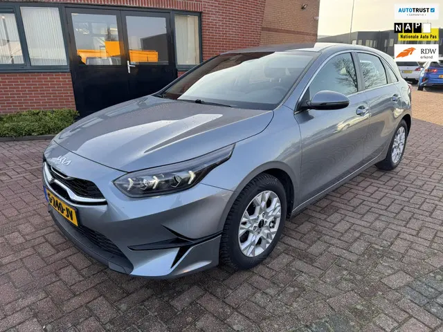 Kia Ceed 1.5 T-GDi DynamicLine, Full Led, 2023 Benzine