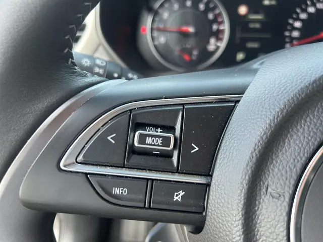 Suzuki Swift 1.2 Select Smart Hybrid 2024 Benzine 11