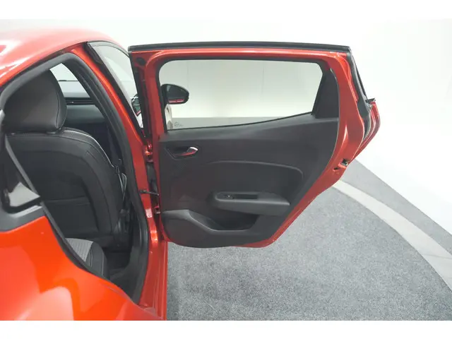 Renault Clio TCe 90 GPF techno 2024 Benzine 70