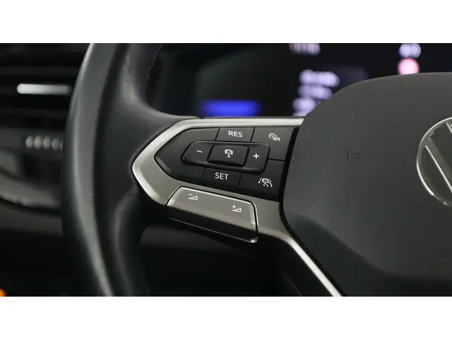 Volkswagen Polo 1.0 TSI 95pk Life Business 2024 Benzine 21