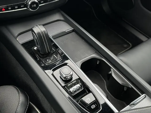 Volvo XC60 2.0 B4 R-Design 2021 Benzine 39