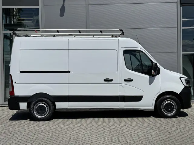 Renault Master T35 2.3 dCi 135 L2H2 Comfort 2022 Diesel 16