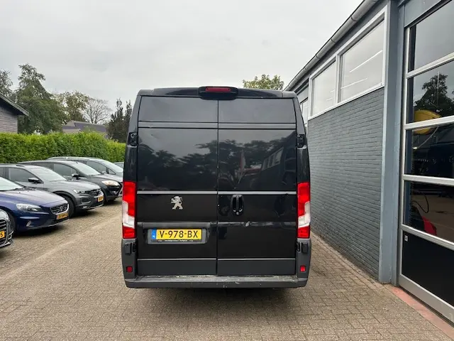 Peugeot Boxer 435 2.0 BlueHDI L4 H2 Pro 2017 Diesel 11