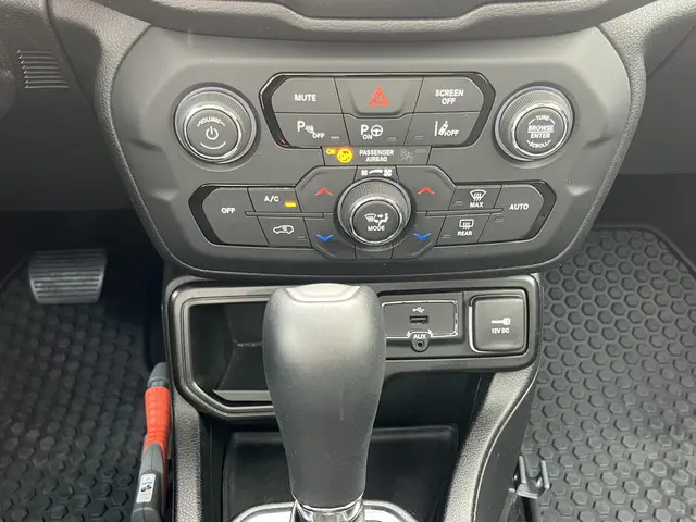 Jeep Renegade 1.5T e-Hybrid S 2023 Hybride Benzine 75