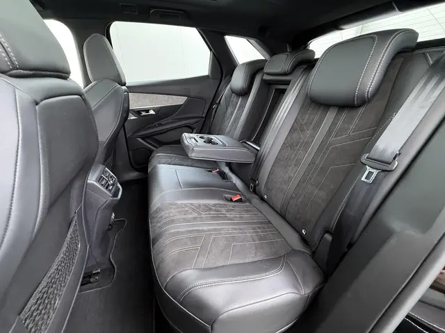 Peugeot 3008 1.6 HYbrid4 300 GT 2022 Hybride Benzine 22