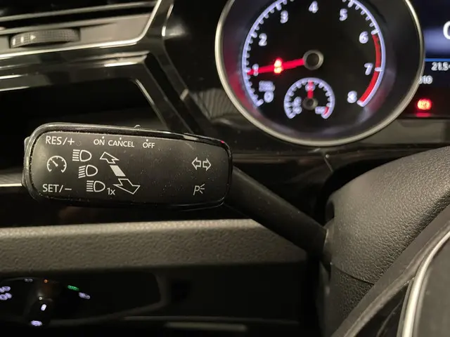 Volkswagen Touran 1.5 TSI DSG Highline 2020 Benzine 18