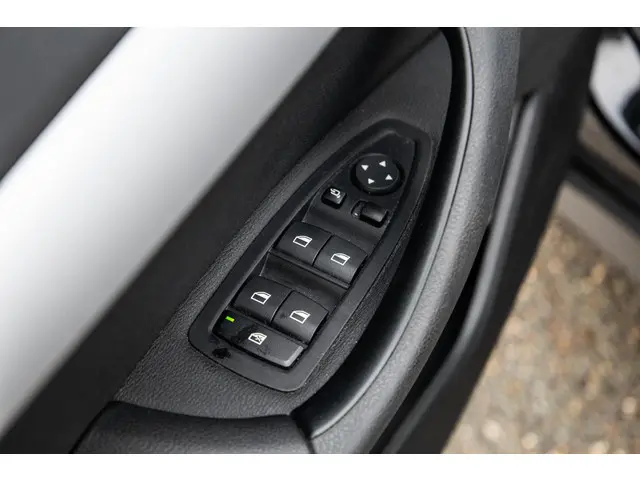 BMW X1 xDrive25e Executive 2021 Hybride Benzine 24