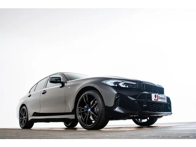 BMW 3 Serie 330e 2024 Hybride Benzine 23