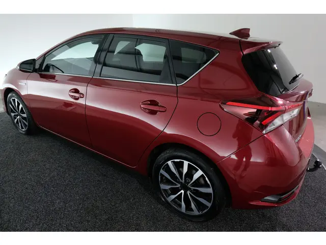 Toyota Auris 1.8 Hybrid Energy Plus 2018 Hybride Benzine 30