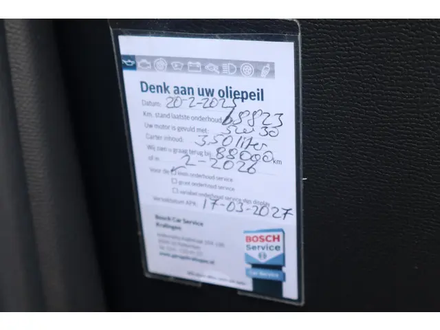 Peugeot 2008 1.2 PureTech GT 2021 Benzine 23