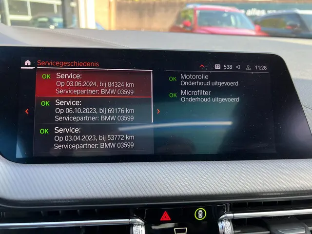 BMW 1 Serie 118i Executive Edition 2020 Benzine 24