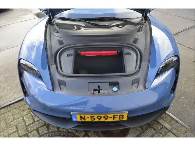 Porsche Taycan Performance 84 kWh 2021 Elektrisch 6