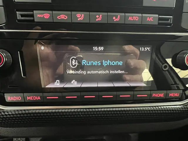 Volkswagen up! 1.0 BMT move up! 2019 Benzine 23