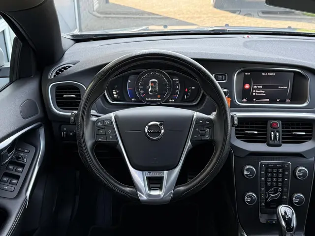 Volvo V40 2.0 D2 R-Design 2017 Diesel 11