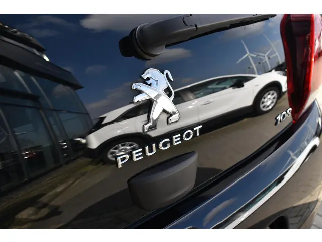 Peugeot 108 1.0 e-VTi Active 2021 Benzine 18