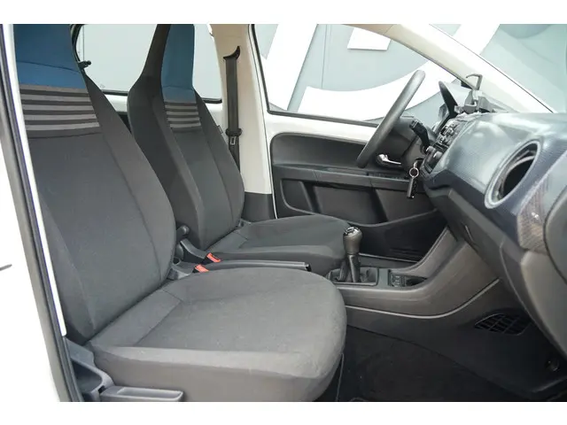 Volkswagen up! 1.0 BMT move up! 2017 Benzine 8