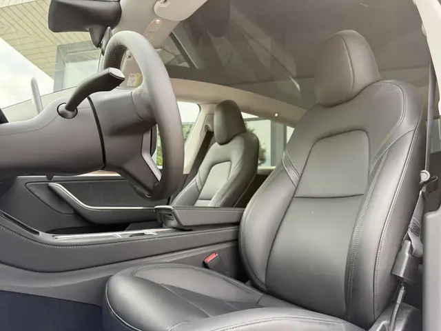 Tesla Model Y Long Range Dual AWD 2023 Elektrisch 11