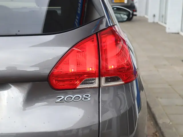 Peugeot 2008 1.2 PureTech Allure 2016 Benzine 14