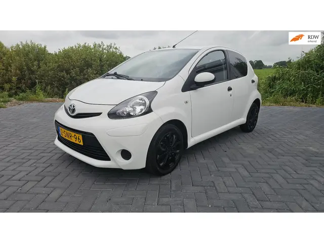 Toyota Aygo 1.0 VVT-i Now AIRCO 2013! 2013 Benzine