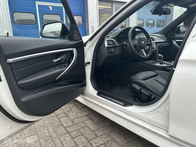 BMW 3 Serie 318i M Sport Edition 2018 Benzine 8