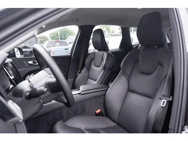 Volvo XC60 B5 Plus Dark 2023 Benzine 31