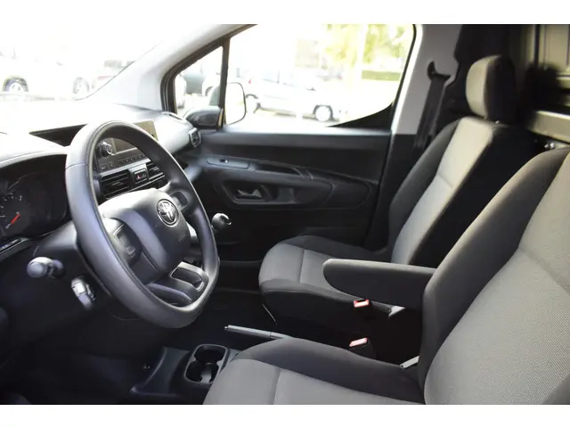 Toyota ProAce CITY 1.5 D-4D Cool Comfort 2020 Diesel 17