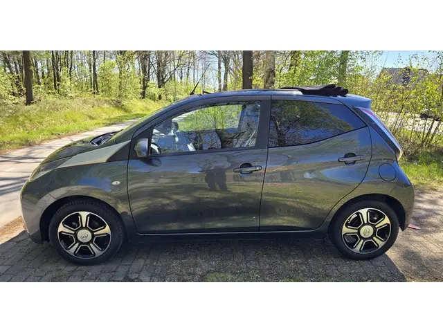 Toyota Aygo 1.0 VVT-i x-clusiv cabrio 2017 Benzine 6