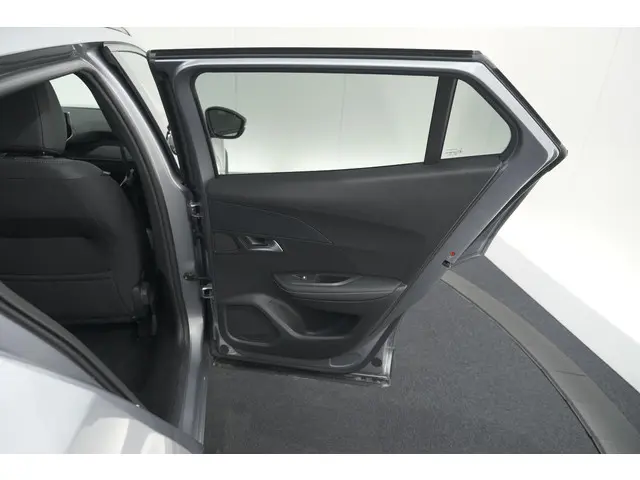 Peugeot 2008 1.2 Hybrid 145 Allure 2025 Hybride Benzine 63